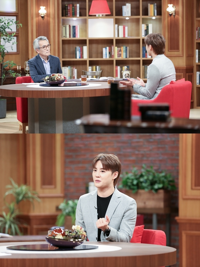 30일 가수 겸 뮤지컬 배우 김준수가 ‘EBS 초대석’에 출연해 데뷔부터 현재까지의 활동에 대해 이야기하며 ‘JYJ법’을 언급했다. /사진=EBS 제공