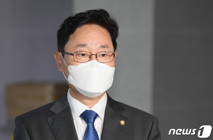 박범계 법무부 장관 후보자가 31일 인사청문회 준비에 착수했다. 사진은 지난 30일 국회 의원회관에서 지명 소회를 밝히는 박 법무 장관 후보자. /사진=뉴스1