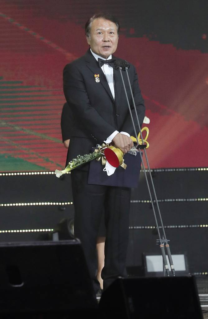'한번 다녀왔습니다'에서 열연을 펼쳤던 배우 천호진이 '2020 KBS 연기대상' 대상을 수상했다. /사진=뉴시스