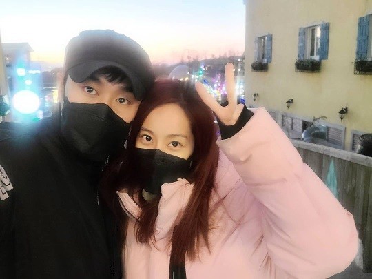 쥬얼리 출신 조민아가 남편과의 달달한 일상을 공개했다. /사진=조민아 인스타그램