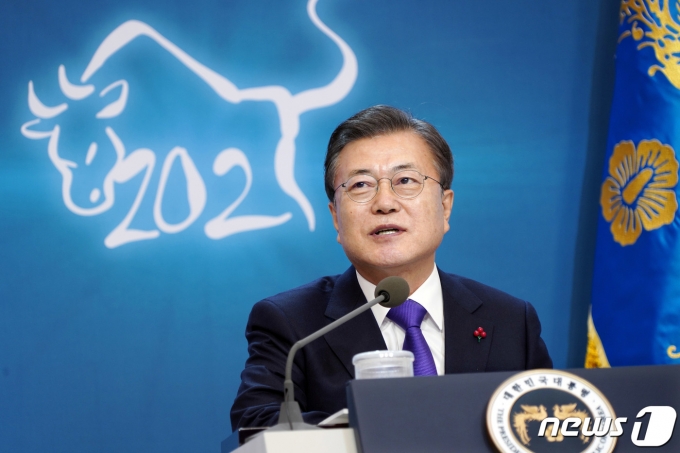 문재인 대통령이 오는 11일 청와대에서 신축년 새해 대국민 신년사를 발표한다. /사진=청와대