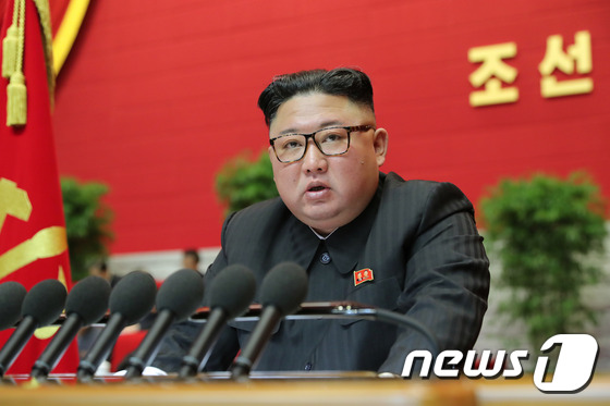 김정은 북한 국무위원장은 노동당 8차 대회에서 핵잠수함 개발이 이뤄지고 있다고 공식 발표했다./사진=뉴스1(평양노동신문)