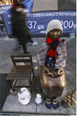 일본 정부가 서울중앙지방법원의 판결에 불복하는 내용의 제소장을 국제사법재판소에 내는 걸 검토 중이다./사진=뉴시스 