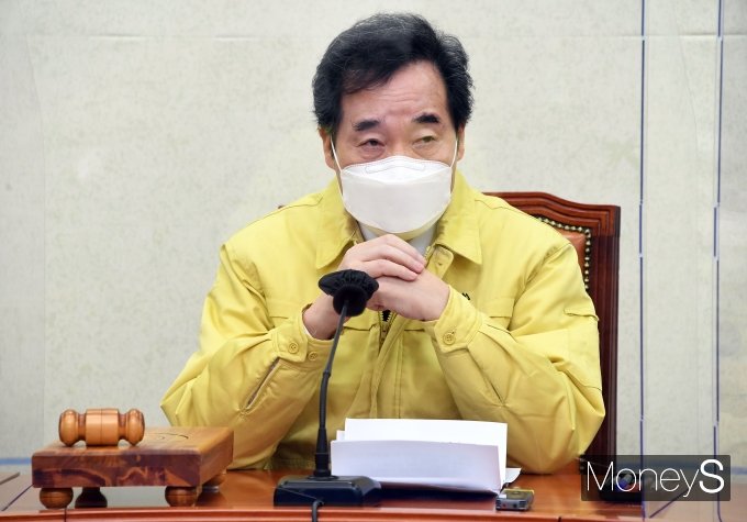 이낙연 더불어민주당 대표가 지난 11일 서울 여의도 국회에서 열린 최고위원회의에서 위원들의 발언을 듣고 있다. /사진=임한별 기자