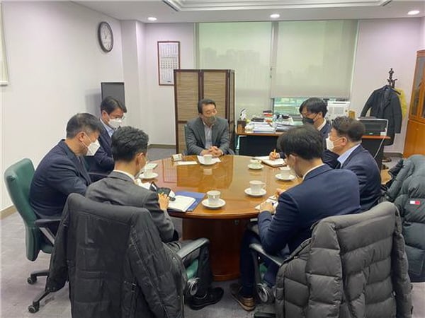 ▲산업은행과 공정거래위원회와 면담중인 서일준 국회의원/사진=서진일