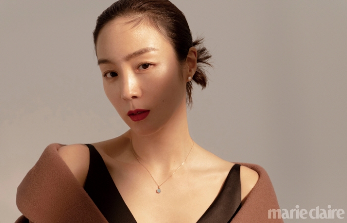방송인 이휘재의 아내 문정원이 층간소음에 이어 장난감값 미지급 논란에 휩싸인 가운데, 소속사 측이 입장을 밝혔다. /사진=마리끌레르 제공