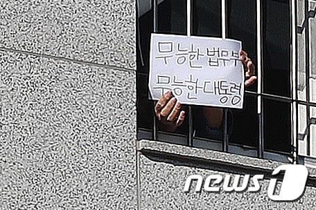 마스크·눈물·정은경·전광훈·백신…'코로나 1년' 결정적 장면은?