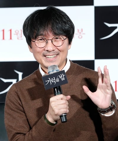 장항준 감독이 MBC ‘놀면 뭐하니?’에 출연해 아내 김은희 작가 덕분에 행복한 일상을 소개했다. 사진은 장 감독이 지난 2017년 10월 서울 동대문 메가박스에서 열린 영화 ‘기억의 밤’ 제작발표회에 참석한 모습. /사진=뉴스1