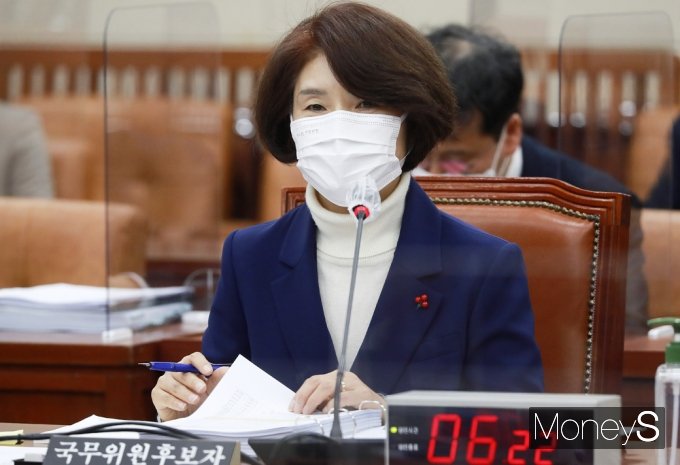 한정애 환경부 장관 후보자가 지난 20일 서울 여의도 국회 본관 622호에서 열린 국회 환경노동위원회 국무위원(환경부 장관) 후보자 인사청문회에서 야당에게 호평을 받았다. /사진=임한별 기자