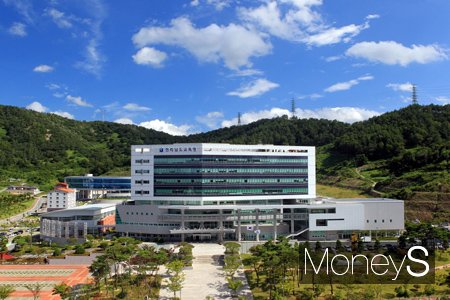지난해 전남도교육청이 서울시교육청과 협약을 맺은 전남농산어촌유학프로그램에 대한 관심이 높다. /전남도교육청 전경