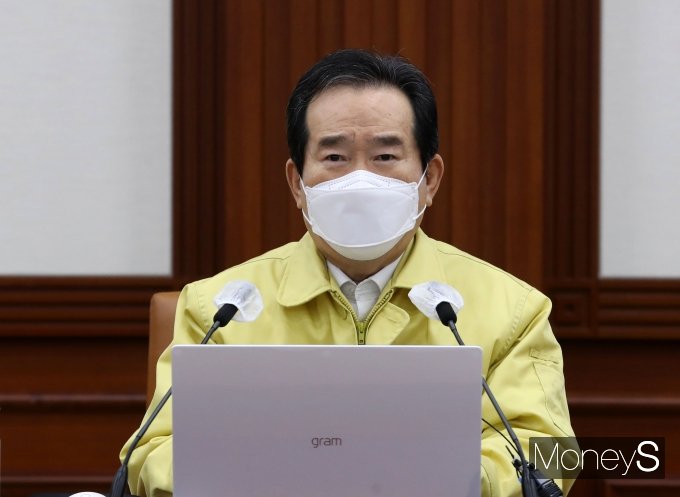 정세균 국무총리가  21일 오전 정부서울청사에서 신종 코로나바이러스 감염증(코로나19) 대응 중앙재난안전대책본부 회의를 주재하고 있다. /사진=임한별 기자
