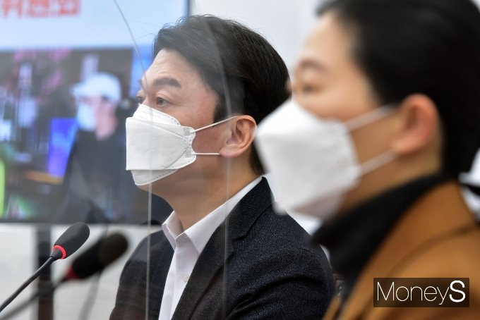 [머니S포토] 코로나 관련 발언하는 안철수 대표