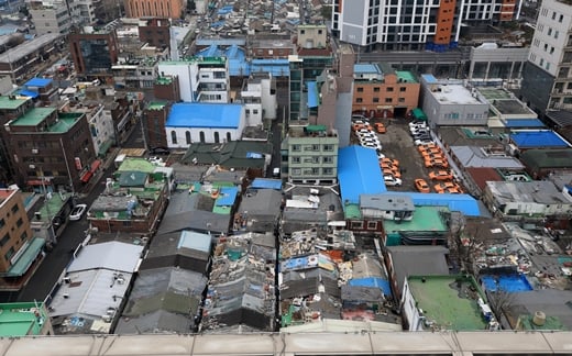 서울시는 공공재개발 후보지 8곳(12만9979㎡)에 대해 1년간 토지거래허가구역으로 지정한다. 사진은 지난 15일 서울 영등포구 양평14구역. /사진=뉴스1