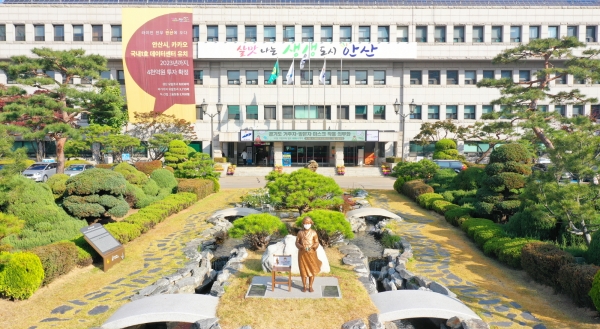 안산시(시장 윤화섭)는 그 동안 ‘온천 없는 온천역’으로 철도이용객들에게 혼란을 주던 안산선(4호선) ‘신길온천역’을 ‘능길역’으로, 역명과 행정구역명이 달랐던 서해선 ‘원곡역’을 ‘시우역’으로 역명을 개정했다고 21일 밝혔다. / 사진제공=안산시