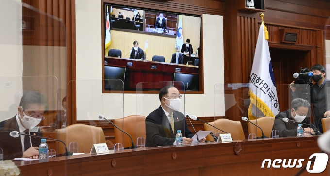 홍남기 부총리가 21일 정부서울청사에서 열린 제3차 혁신성장 BIG3 추진회의에서 모두발언을 하고 있다. /사진=뉴스1
