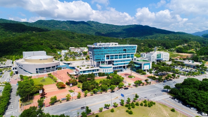 이천시(시장 엄태준)가 2021년에는 10개 사업지구(2063필지)의 대규모 지적재조사사업을 추진한다고 21일 밝혔다. / 사진제공=이천시