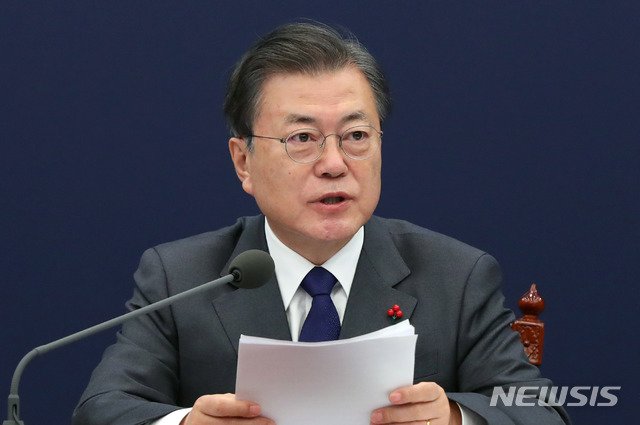문재인 대통령이 21일 청와대 여민1관에서 열린 국가안전보장회의(NSC) 전체회의 및 외교안보부처 업무보고에 참석해 발언하고 있다. /사진=뉴시스