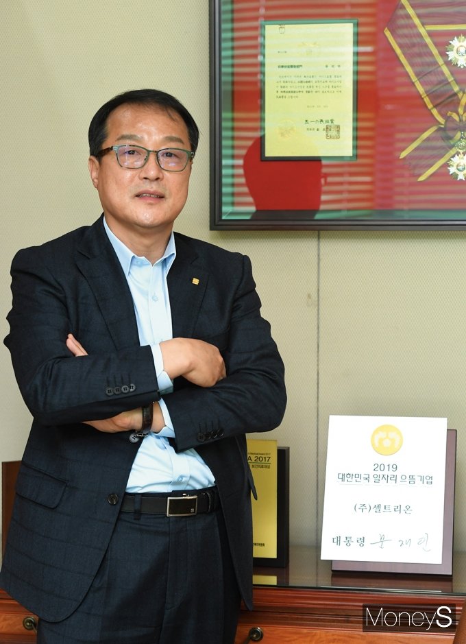 기우성 대표는 “개인적으로나 회사 전체적으로나 세계 1등 기업의 희망을 놓은 적이 없다”며 “그동안 숱한 우여곡절을 겪으면서 그 누구도 기대하지 않았던 항체 바이오시밀러를 수차례 개발해온 만큼 추가적인 바이오시밀러나 코로나19 치료제 ‘렉키로나’ 역시 성공할 수 있다. 회사의 판단과 과학을 믿어달라”고 강조했다. /사진=장동규 머니S 기자