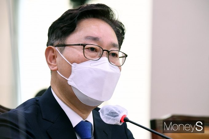 박범계 법무부장관 후보자가 25일 국회에서 열린 인사청문회에서 의원들의 질의에 답하고 있다. /사진=임한별 기자