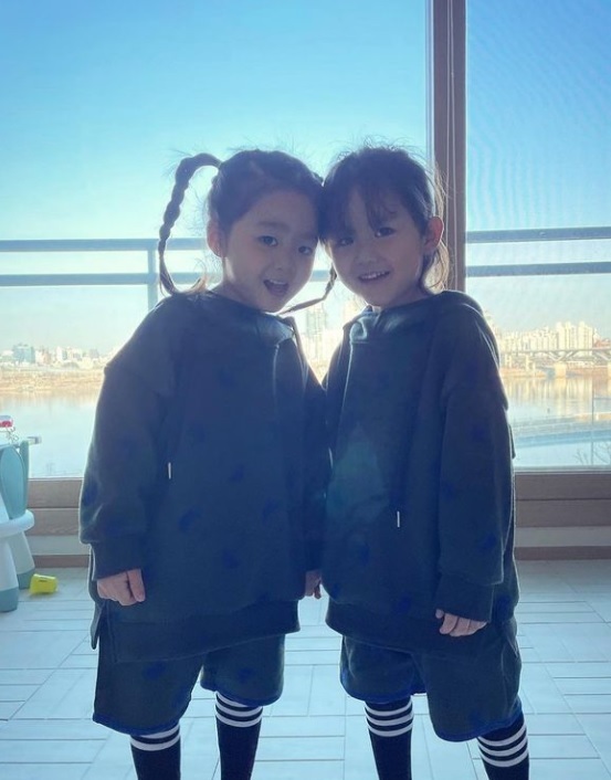 한그루가 쌍둥이 자녀의 근황을 공개했다. /사진=한그루 인스타그램
