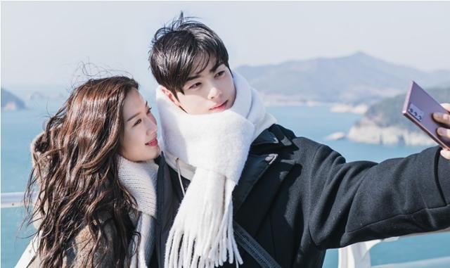 웹툰을 원작으로 한 tvN 드라마 '여신강림'이 인기를 끌고 있다. /사진=tvN 여신강림 제공