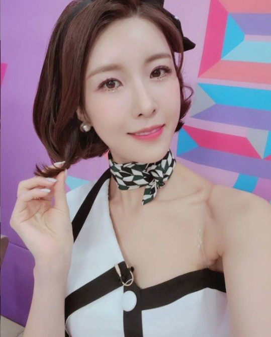 TV조선 미스트롯2에 출연 중인 진달래가 학교 폭력 의혹을 인정하고 사과했다. /사진=진달래 인스타그램 캡처