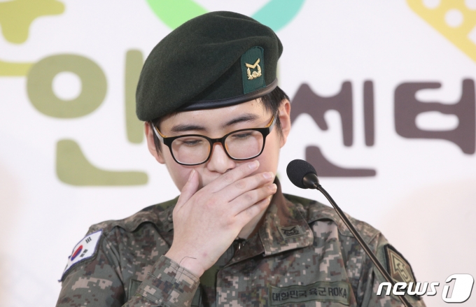 국가인권위원회가 트랜스젠더 군인 변희수(사진) 예비역 하사에 대한 강제 전역처분을 취소하라고 육군에 권고한 것으로 알려졌다.다. /사진=뉴스1 