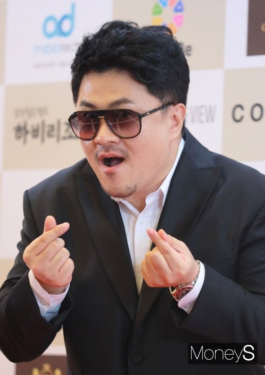 가수 데프콘이 소년원 소감설, 군 면제설 등 허위 루머에 반박했다. /사진=장동규 기자