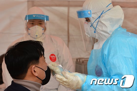 3일 0시 기준으로 국내 신종 코로나바이러스 감염증(코로나19) 신규 확진자는 467명이다. /사진=뉴스1