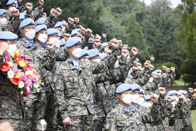 레바논·바레인 파병 장교들이 지난 2일(현지시각) 코로나19 확진 판정을 받았다. 사진은 지난해 8월 인천시 계양구 육군 국제평화지원단에서 열린 동명부대(레바논 평화유지단)24진 환송식에서 참석한 부대원들의 모습. 사진은 기사 내용과 관련 없음. /사진=뉴스1(레바논 평화유지단 제공)