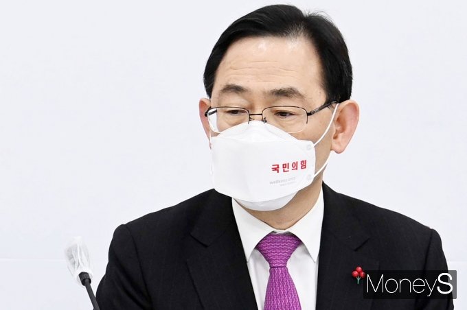 [머니S포토] 경청하는 주호영 원내대표