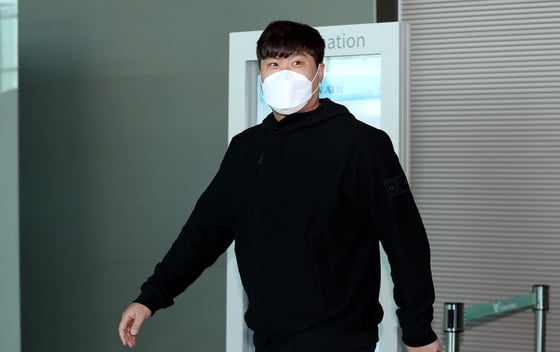 토론토 블루제이스 투수 류현진이 3일 오전 인천국제공항에서 출국을 준비하고 있다. /사진=뉴스1