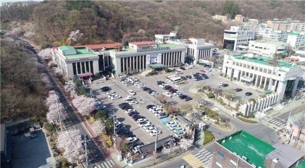 김포시는 설 명절 연휴기간(11일부터 14일까지)에도 코로나19 확산방지와 환자 발생 시 신속한 대응을 위해 보건소콜센터와 선별진료소 및 임시선별검사소를 정상 운영한다고 4일 밝혔다. / 사진제공=김포시