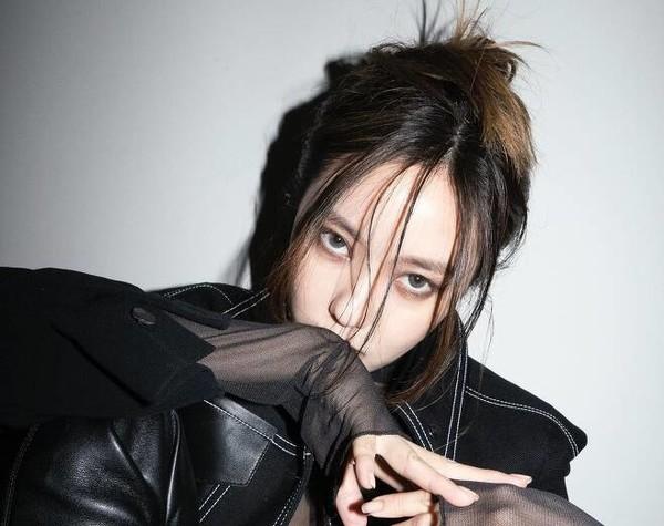 티아라 출신 효민이 다크한 매력으로 시선을 사로잡았다. /사진=효민 인스타그램