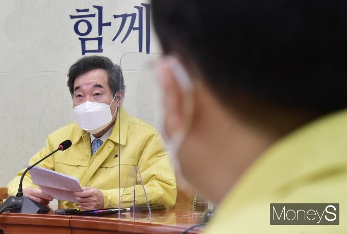 민주당이 공수처 검사 추천을 위한 인사위원에 나기주 법무법인 지유 대표변호사와 오영중 법무법인 세광 구성원변호사를 선임했다. 사진은 이낙연 민주당 대표가 8일 국회에서 열린 최고위원회의에 참석한 모습. /사진=임한별 기자