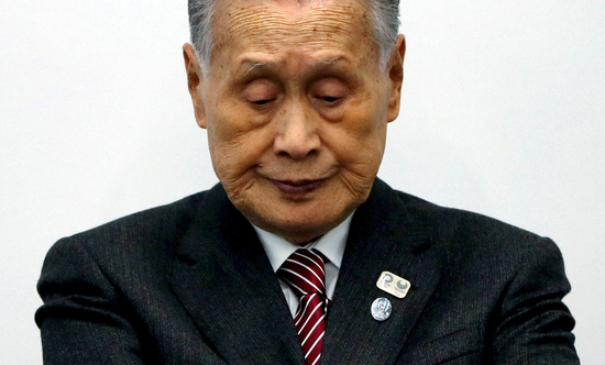 최근 여성 멸시 발언으로 비판을 받은 모리 요시로 도쿄올림핌·패럴림픽 조직위원회 회장이 자신의 발언에 책임을 지고 사의를 표명했다./사진=로이터
