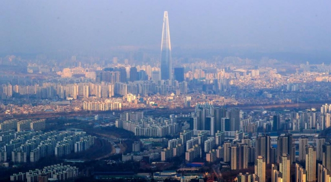 19일부터 입주자 모집공고를 내는 수도권 분양가상한제(분상제) 적용 주택은 거주 의무가 주어진다. 이른바 '전월세금지법' 시행으로 부족한 자금을 전세 보증금으로 충당하고 나중에 입주하는 방법을 통한 내 집 마련이 사실상 불가능하게 된다. /사진=머니투데이