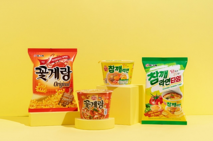 빙그레 ‘꽃게랑’이 라면으로, 오뚜기 ‘참깨라면’이 과자로 재탄생한다. /사진=오뚜기 