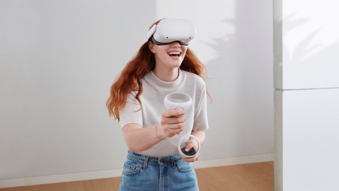국내 이동통신사가 돌연 VR·AR 킬러콘텐츠를 직접 제작하겠다며 나섰다. 사진은 오큘러스퀘스트2. /사진제공=페이스북