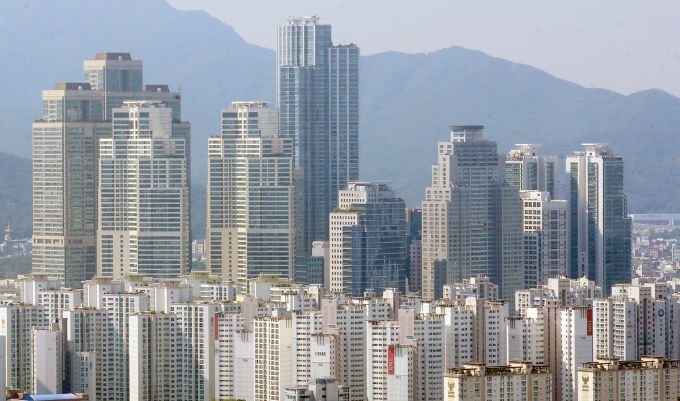 지난 9년 동안 수도권 부동산시장의 가장 큰 손은 서울 ‘강남구 주민’으로 조사됐다. 사진은 서울 강남의 아파트 밀집 지역. /사진=뉴시스 DB