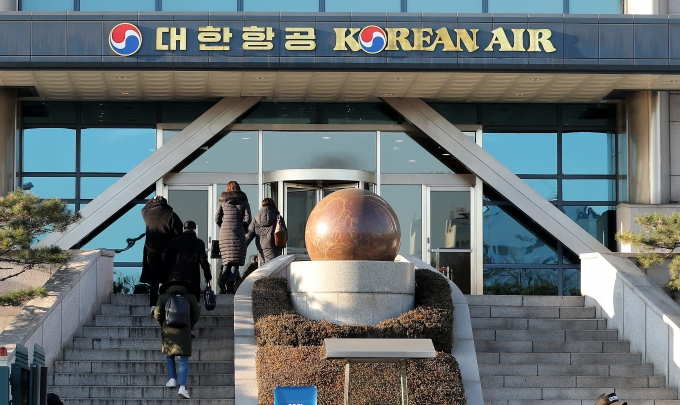 서울 강서구 대한항공 본사에 직원들이 출근하고 있다./사진=뉴스1 박지혜 기자