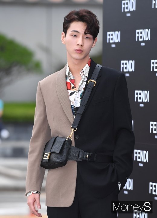 배우 지수가 학교폭력을 인정하고 드라마에서 하차했지만, 사실관계를 둘러싼 진실공방이 이어지고 있다. /사진=장동규 기자