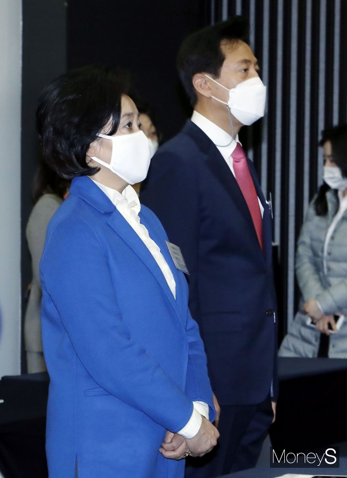 [머니S포토] 여성의날 행사에서 만난 박영선·오세훈 후보
