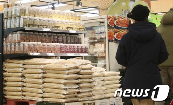 국제 곡물가격이 급격히 상승하면서 농산물가격 지수에 투자하는 농산물ETF(상장지수펀드)가 양호한 수익률을 보이고 있다. 사진=뉴스1