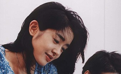 1990년대 인기 드라마 '젊은이의 양지'에 출연했던 배우 이지은씨가 숨진 채 발견됐다. /사진='파란대문' 스틸컷