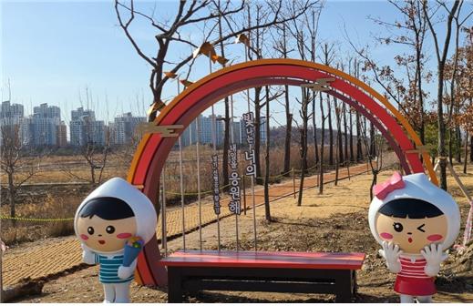한강제방수림대에 조성한 황톳길. / 사진제공=김포시