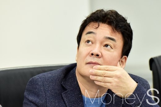 이현주 왕따 논란에 휩쌓인 에이프릴 이나은이 과거 방송에서 보인 태도로 인해 또다시 구설에 휘말렸다. /사진=임한별 기자