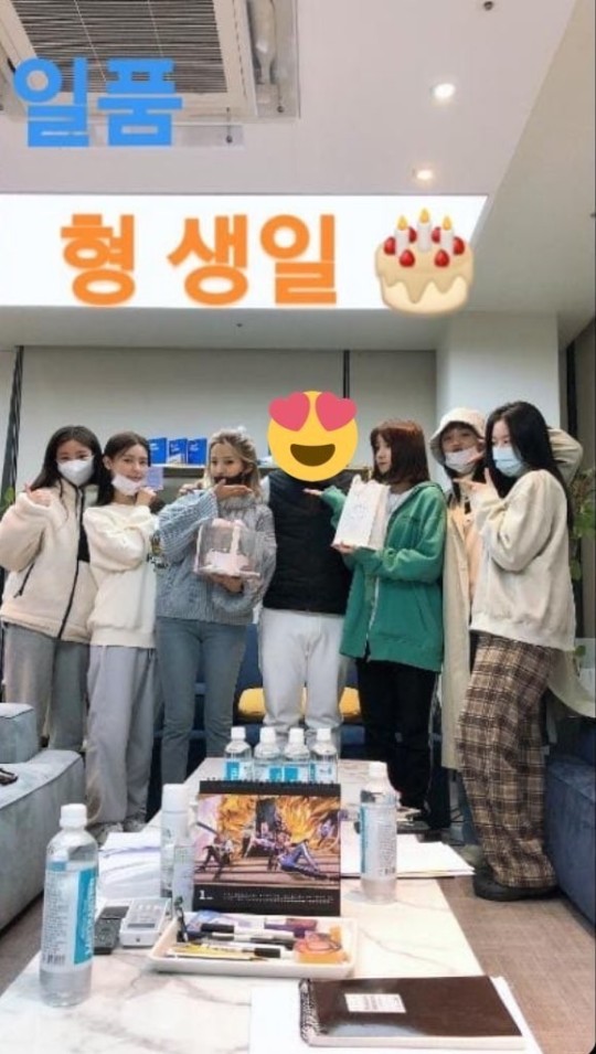 아이돌 그룹 (여자)아이들 수진의 근황에 관심이 모아진다. /사진=온라인커뮤니티라인커뮤니티