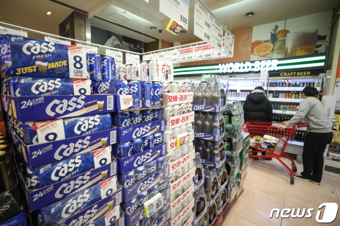 오비맥주가 다음달부터 '카스' 등 맥주 가격을 인상한다. /사진=뉴스1