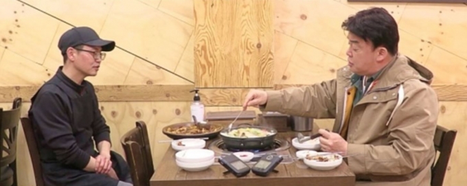 백종원이 노가리찜집의 코다리전골에 감탄했다. /사진='골목식당' 제공